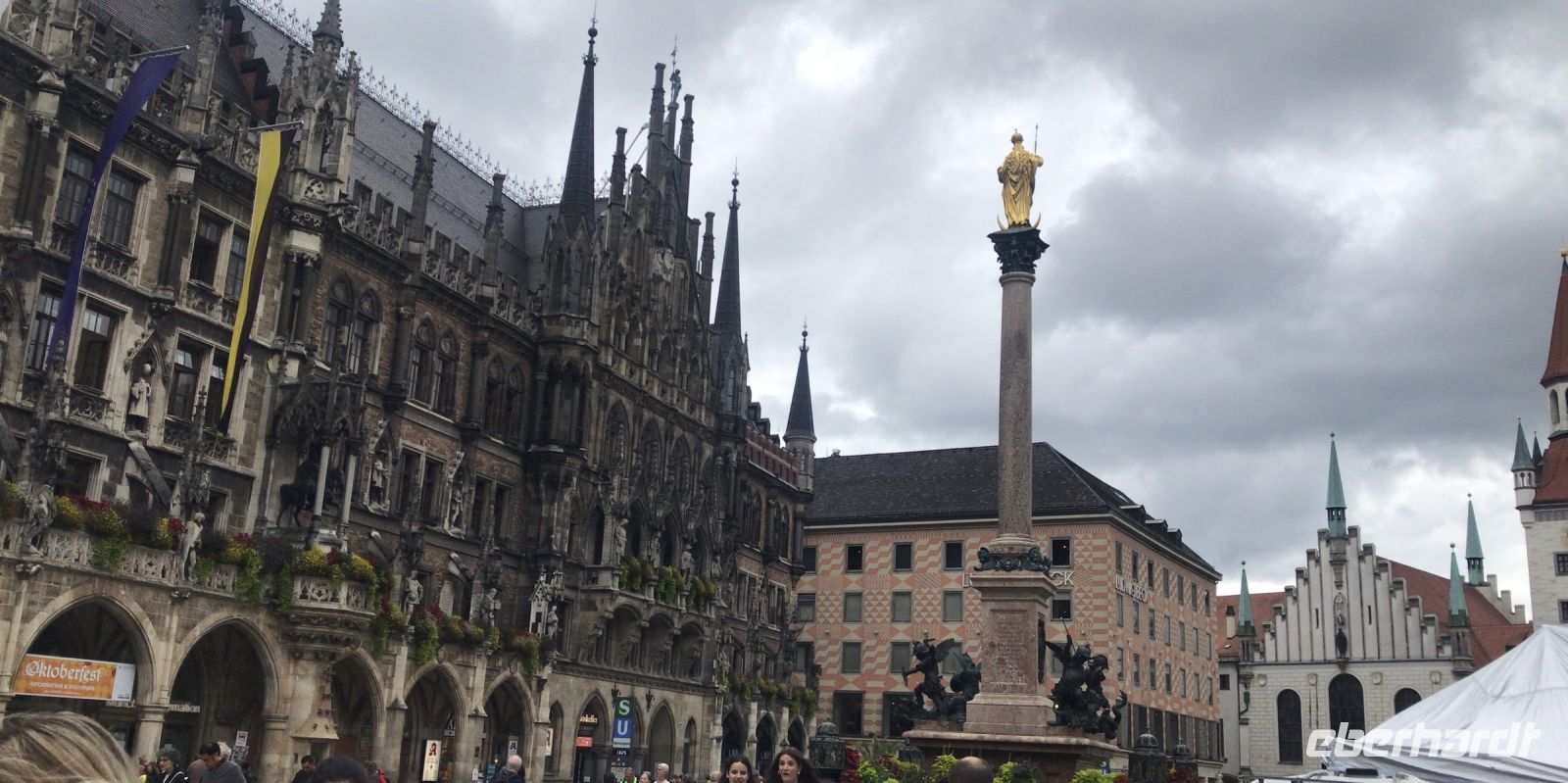 ...nur ein Teil des Rathauses &ndash; &copy; Renate Schuster (Eberhardt TRAVEL)