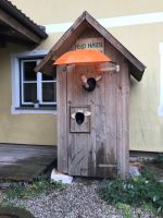 Rundreise Berchtesgadener Land - Bio Hofkäserei Fürstenhof -unser Maskottchen beim Probesitzen!!! &ndash; &copy; Renate Schuster (Eberhardt TRAVEL)
