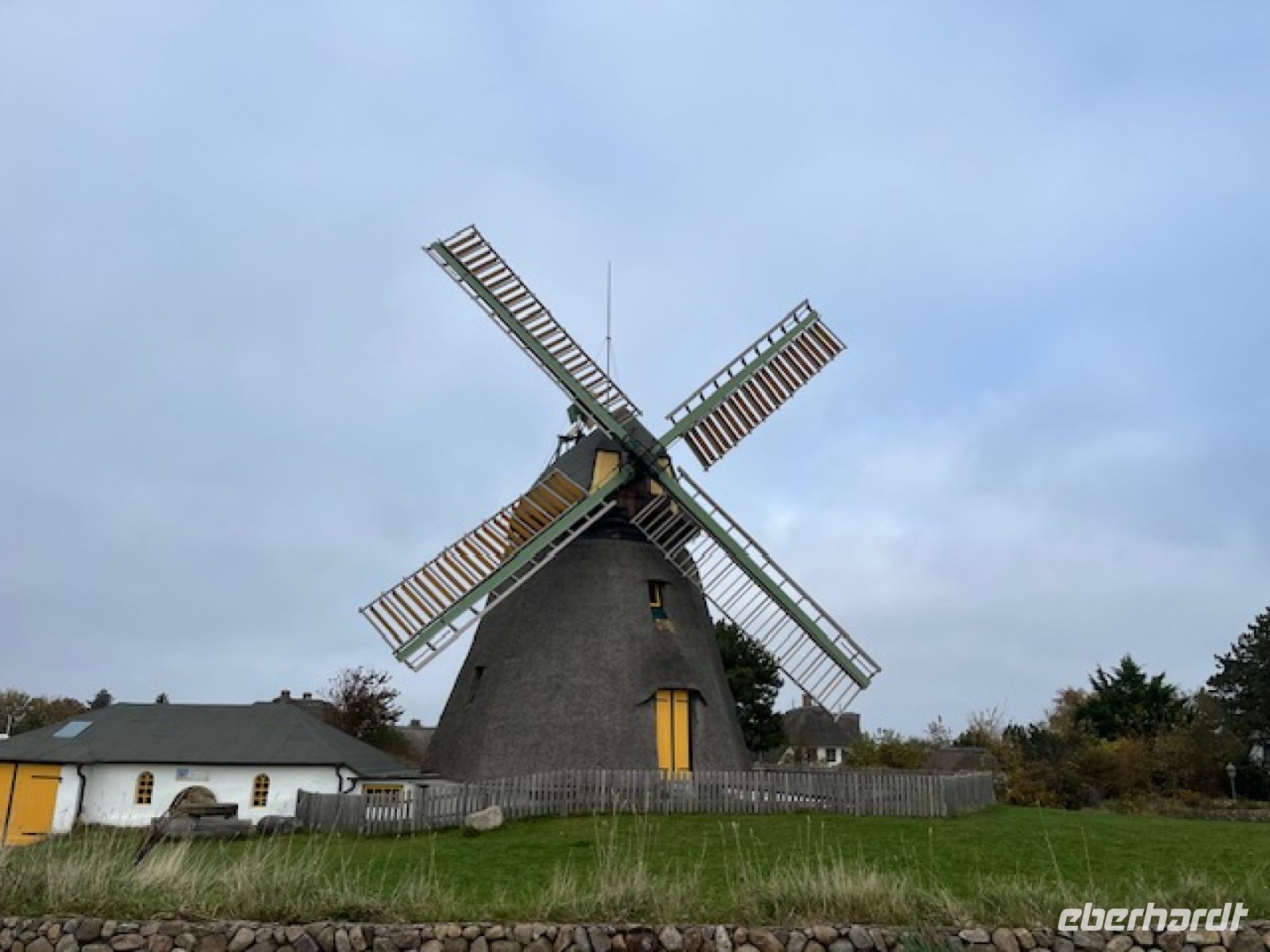 die berühmte Amrumer Windmühle - Vorbild für alle Miniatureisenbahnwindmühlen &ndash; &copy; Thomas Hahn (Eberhardt TRAVEL)