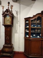 Teebesteck und antike Standuhr   &ndash; &copy; Bernd Lahmann (Eberhardt TRAVEL)
