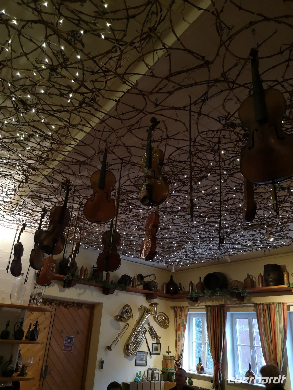 Der Himmel hing voller Geigen beim singenden Winzer in Dürrfeld &ndash; &copy; Brigitte Mühle (Eberhardt TRAVEL)