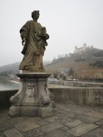 Statue des Heiligen Totnan, irischer Wandermönch, Alte Mainbrücke, Wü. &ndash; &copy; Brigitte Mühle (Eberhardt TRAVEL)