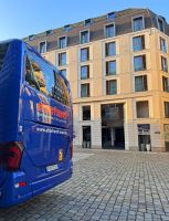 Eberhardt Reisebus vorm Hotel Innside Melia in Dresden &ndash; &copy; Katrin Deutschbein (Eberhardt TRAVEL)
