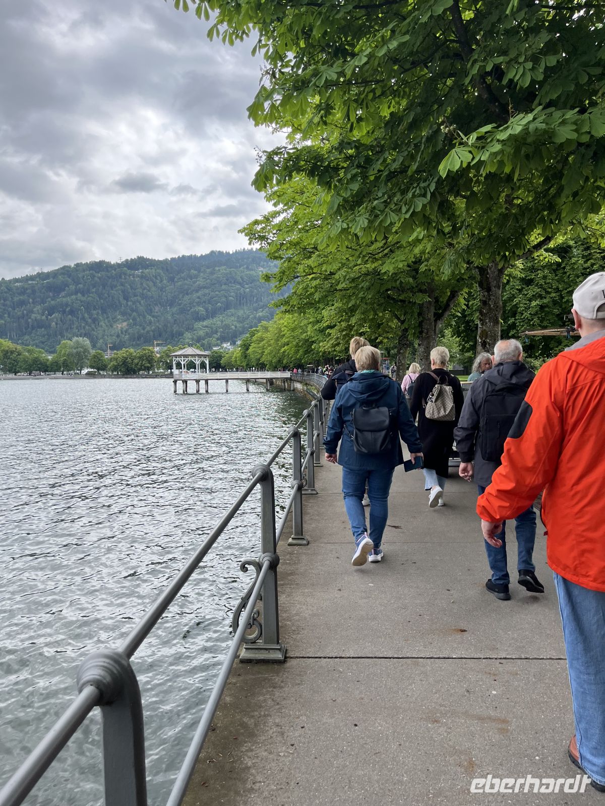 Bodenseerundreise 8.06.25 Bregenz - Stadtführung- entlang der Uferpromenade mit Blick auf dem Fischersteg &ndash; &copy; Renate Schuster (Eberhardt TRAVEL)