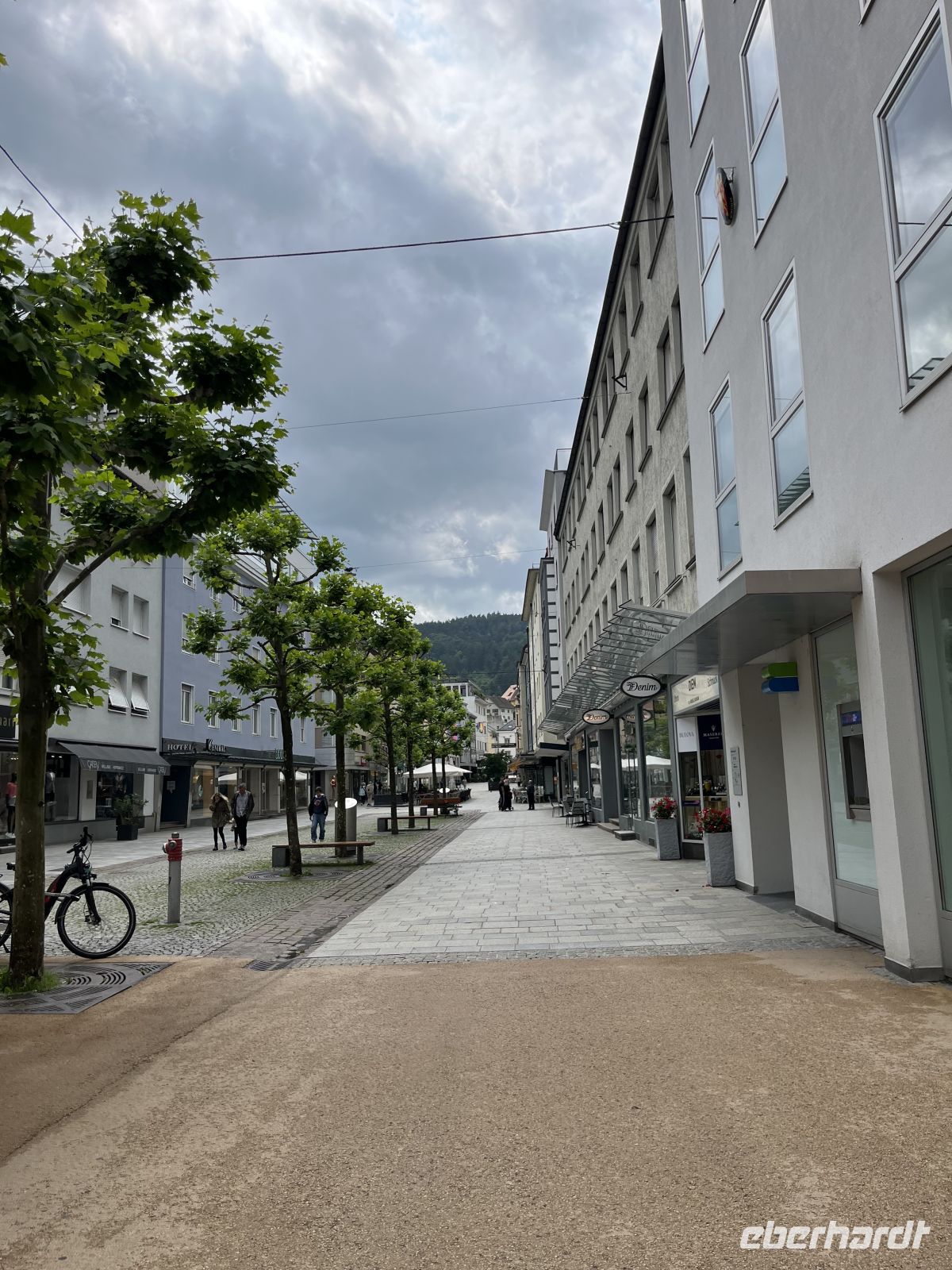 Bodenseerundreise 8.06.25 Bregenz - Stadtführung - Hypo- Passage - der Moderene Stadtteil &ndash; &copy; Renate Schuster (Eberhardt TRAVEL)