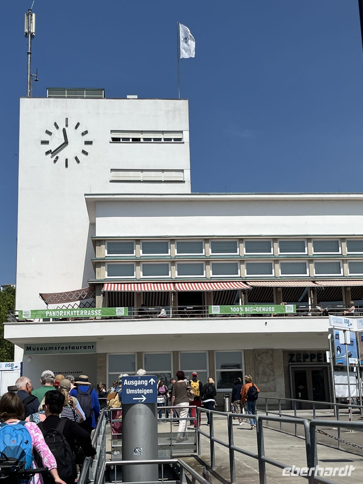 Bodenseerundreise 11.06.25 Ankunft Friedrichshafen &ndash; &copy; Renate Schuster (Eberhardt TRAVEL)