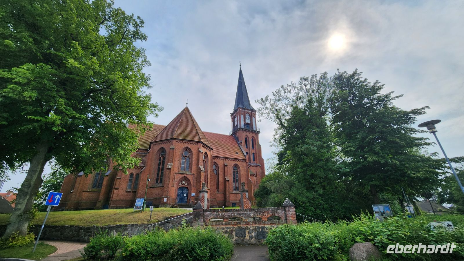 Kirche in Wustrow &ndash; &copy; Petra Hady (Eberhardt TRAVEL)