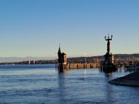 Hafeneinfahrt - mit Imperia &ndash; &copy; Gisela Hohlfeld (Eberhardt TRAVEL)