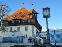 Konzilgebäude mit Hafenuhr