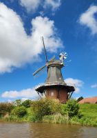 Greetsiel Zwillingsmühle Kanalfahrt &ndash; &copy; Petra Hady (Eberhardt TRAVEL)