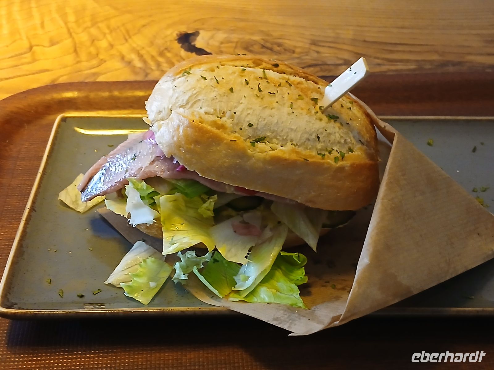 ein Fischbrötchen muss sein &ndash; &copy; Gabriele Stoffele (Eberhardt TRAVEL)
