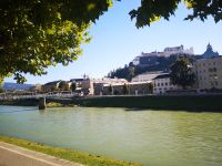 Blick über die Salzach zur Festung Hohensalzburg.jpg &ndash; &copy; Brigitte Mühle (Eberhardt TRAVEL)