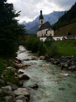 Malerwinkel Ramsau, Blick. zur Pfarrkirche St.Sebastin,  im Hintergrund die Reiteralp &ndash; &copy; Brigitte Mühle (Eberhardt TRAVEL)