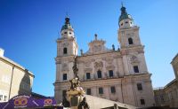 Salzburger Dom mit Mariensäule.jpg &ndash; &copy; Brigitte Mühle (Eberhardt TRAVEL)