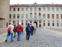 wir schauen in den Innenhof des Schlosses