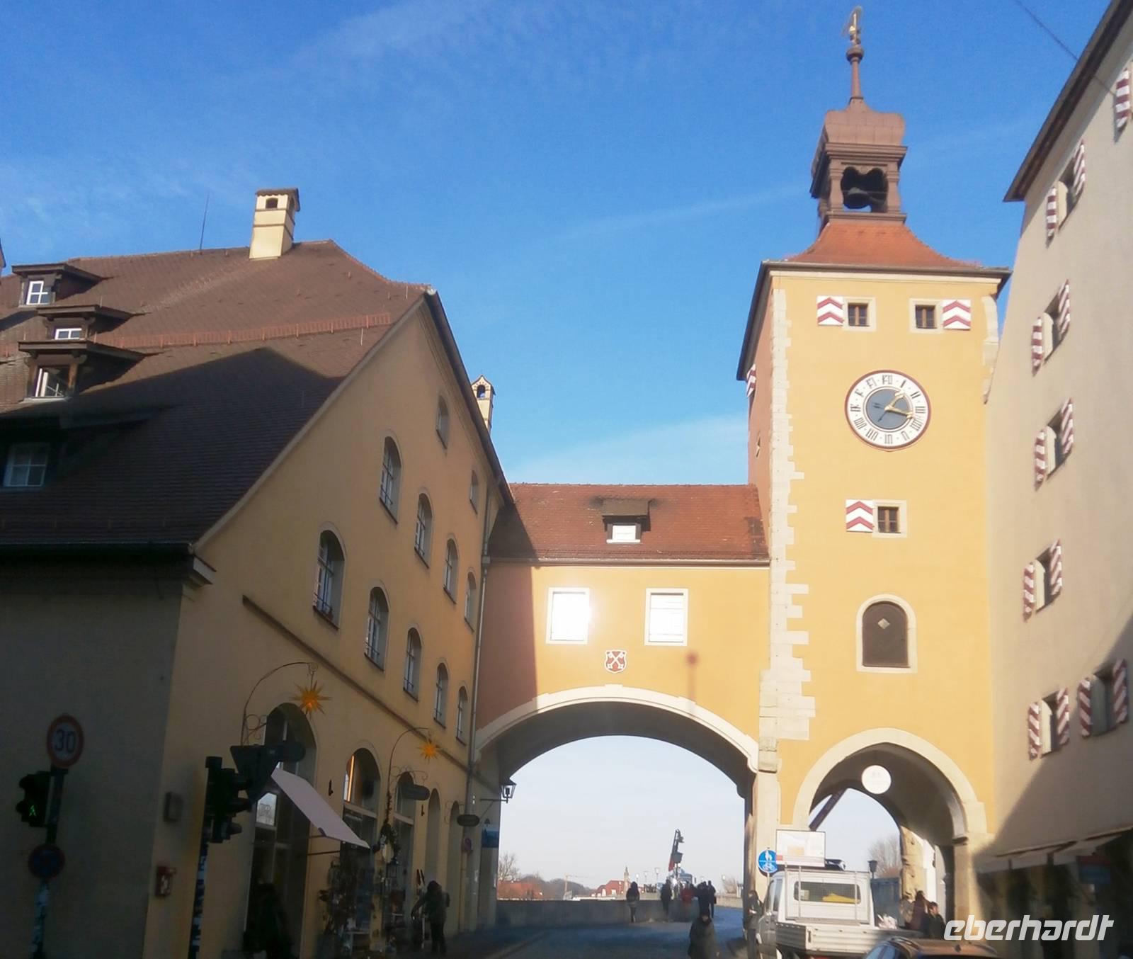 Regensburg Stadttor zur Steinernen Brücke &ndash; &copy; Peggy Pfützner (Eberhardt TRAVEL)