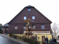 04_Seiffen - Pyramidenhaus &ndash; &copy; Nadine Schulz (Eberhardt TRAVEL)