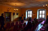 032 Schloss Zeilitzhein - mit Frau von Halem im Großen Saal &ndash; &copy; Konrad Füssel (Eberhardt TRAVEL)