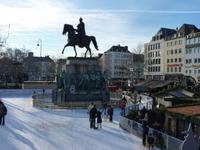 Kaiser-Wilhelm-Denkmal und Wintermarkt