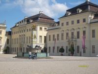 im Schlosshof &ndash; &copy; Elke Reuter (Eberhardt TRAVEL)