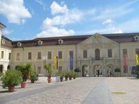 Schloss-Vorplatz &ndash; &copy; Elke Reuter (Eberhardt TRAVEL)