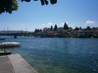 Stein am Rhein, Brücke über den noch jungen Rhein am km 1 &ndash; &copy; Karl-Heinz Meinig (Eberhardt TRAVEL)