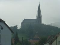 Hunsrück - Kirche im Morgendunst &ndash; &copy; Petra Hanschke (Eberhardt TRAVEL)
