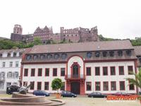 Über Heidelberg thront das mächtige Schloss
