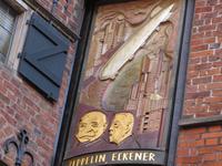 Bremen - Böttcherstraße - Uhr der Weltentdecker &ndash; &copy; Petra Hanschke (Eberhardt TRAVEL)