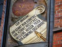 Bremen - Böttcherstraße - Uhr der Weltentdecker &ndash; &copy; Petra Hanschke (Eberhardt TRAVEL)