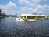Schifffahrt zu Parks und Schlössern der Hohenzoller &ndash; &copy; Gisela Gerlach (Eberhardt TRAVEL)