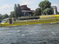 Schifffahrt zu Parks und Schlössern der Hohenzoller &ndash; &copy; Gisela Gerlach (Eberhardt TRAVEL)