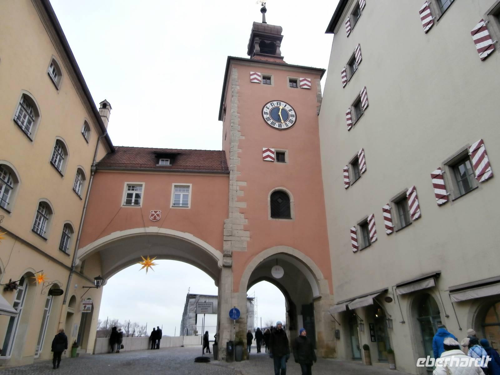 Steinernes Brückentor Regensburg &ndash; &copy; Ingrid Langer (Eberhardt TRAVEL)
