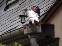 Bernkastel-Kues, Maskottchen an der Dachrinne &ndash; &copy; Hans-Joachim Trutz (Eberhardt TRAVEL)
