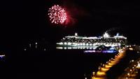 Auslaufen der Celebrity Eclipse mit Feuerwerk &ndash; &copy; Uta Hertel (Eberhardt TRAVEL)