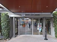 Eingang zum Hotel 