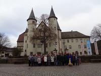 Lohr am Main (Gruppenfoto vor dem Schloss) &ndash; &copy; Katrin Deutschbein (Eberhardt TRAVEL)