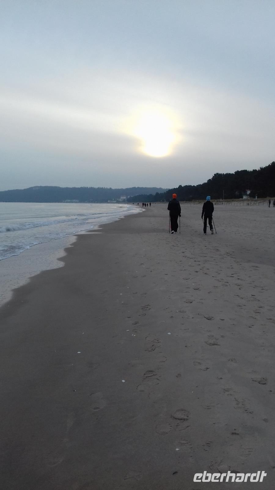 Strandpaziergang &ndash; &copy; Renate Lorenz (Eberhardt TRAVEL)