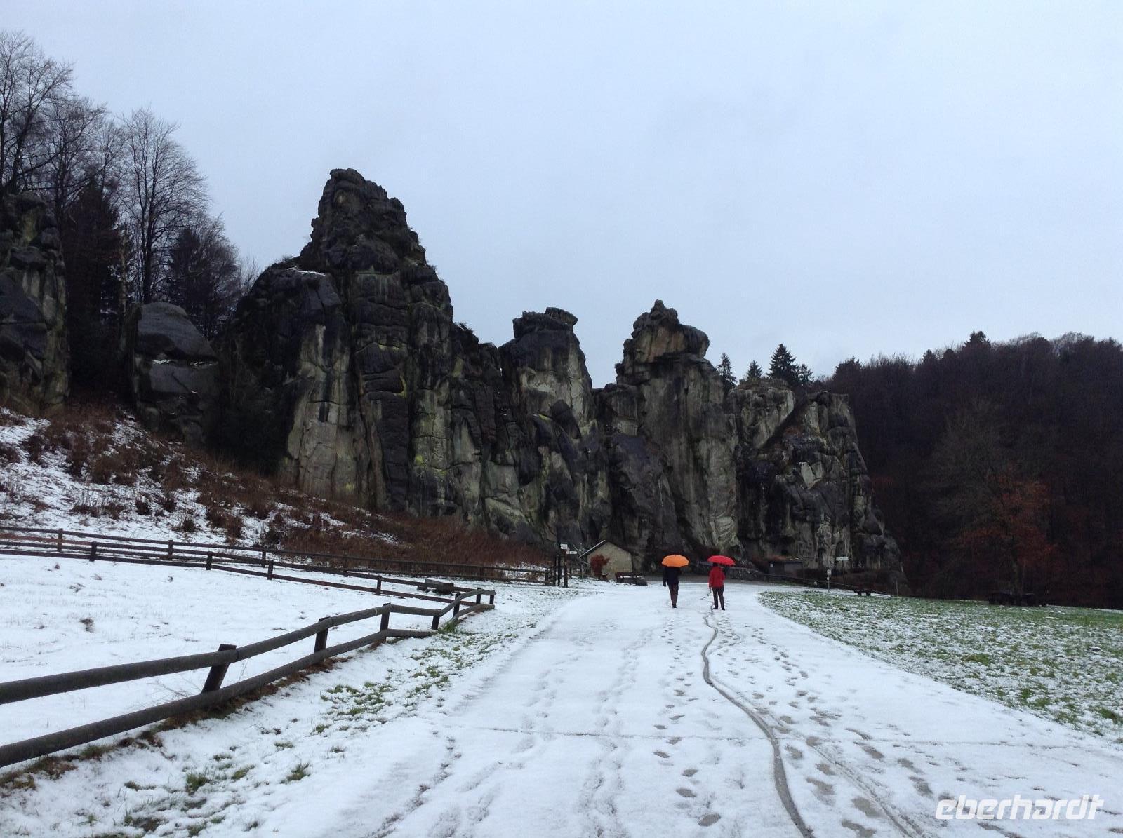 Winterspaziergang zu den Externsteinen &ndash; &copy; Uta Schöne (Eberhardt TRAVEL)