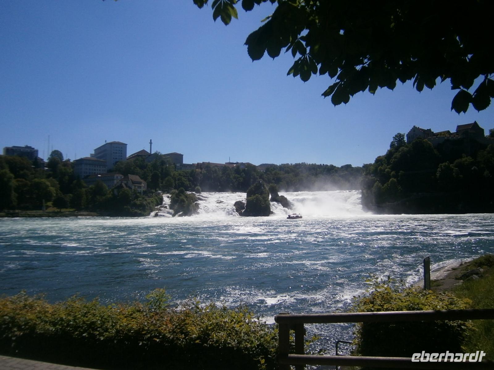 Rheinfall in ganzer Breite &ndash; &copy; Karl-Heinz Meinig (Eberhardt TRAVEL)