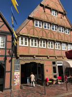 Buxtehude - das Westfleth mit sehr ansehnlich restaurierten Fachwerkhäusern &ndash; &copy; Magda-Viola Hanke (Eberhardt TRAVEL)