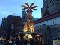 Pyramide vorm Dom &ndash; &copy; Uta Schöne (Eberhardt TRAVEL)