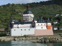 Die Pfalz mitten im Rhein