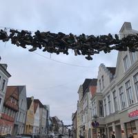 Flensburg- Hängende Schuhe &ndash; &copy; Maite Floris-Moser (Eberhardt TRAVEL)