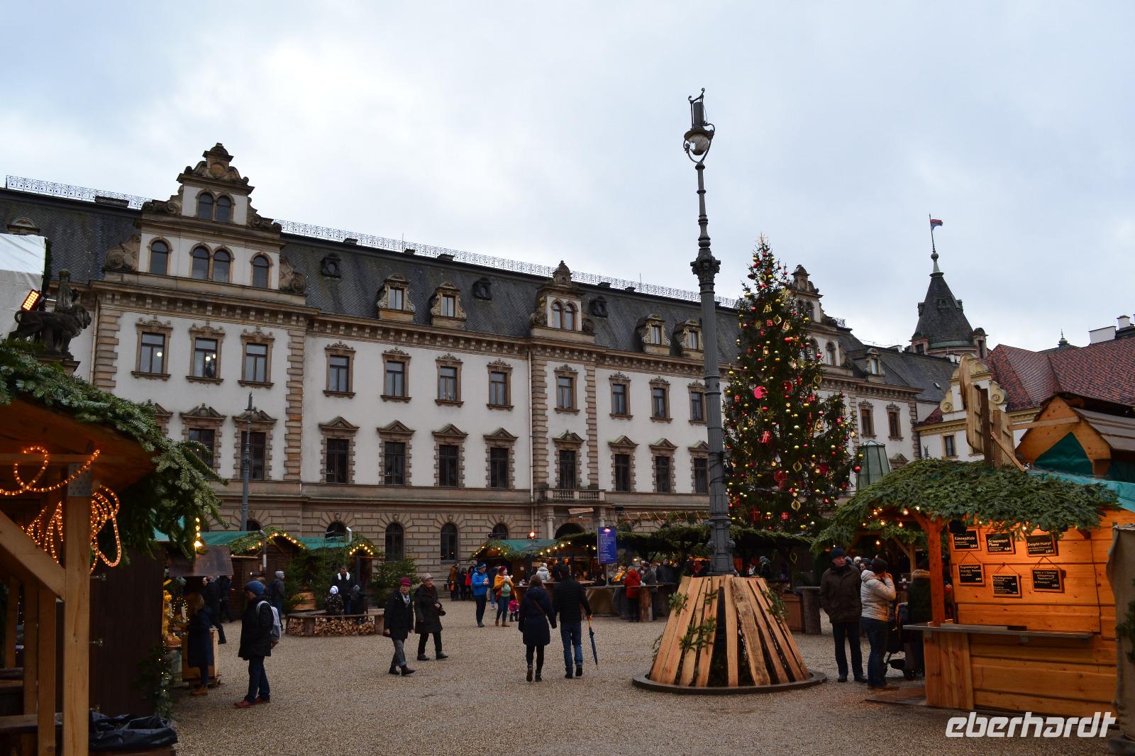 Romantischer Weihnachtsmarkt auf Schloss Thurn und Thaxis &ndash; &copy; Andreas Wolfsteller (Eberhardt TRAVEL)