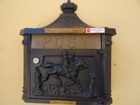 8. Possenhofen- Bahnhofsbriefkasten &ndash; &copy; Gisela Hohlfeld (Eberhardt TRAVEL)