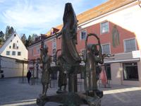 10. Kaufbeuren Obstmarkt- Tenzelfestbrunnen &ndash; &copy; Gisela Hohlfeld (Eberhardt TRAVEL)