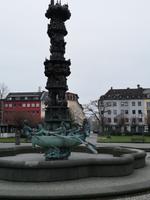Historiensäule in Koblenz, Görresplatz &ndash; &copy; Brigitte Mühle (Eberhardt TRAVEL)