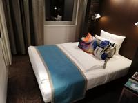 Einzelzimmer im Motel One in Hamburg am Michel &ndash; &copy; Elena Hinz (Eberhardt TRAVEL)