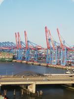 Beladungskräne - Hamburger Hafen &ndash; &copy; Elena Hinz (Eberhardt TRAVEL)